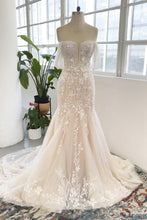 Load image into Gallery viewer, Trumpet-Mermaid Court Train Lace Tulle Wedding Dress
