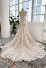 Load image into Gallery viewer, Trumpet-Mermaid Court Train Lace Tulle Wedding Dress
